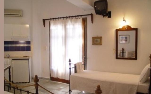 Pleoussa Studio And Apartments Skopelos Town Ruang foto