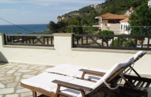 Pleoussa Studio And Apartments Skopelos Town Bagian luar foto