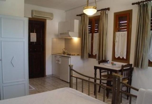 Pleoussa Studio And Apartments Skopelos Town Bagian luar foto