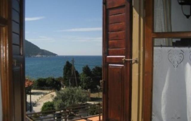 Pleoussa Studio And Apartments Skopelos Town Bagian luar foto