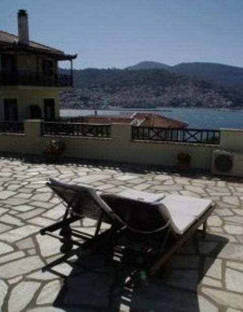 Pleoussa Studio And Apartments Skopelos Town Bagian luar foto