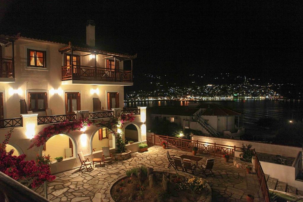 Pleoussa Studio And Apartments Skopelos Town Bagian luar foto