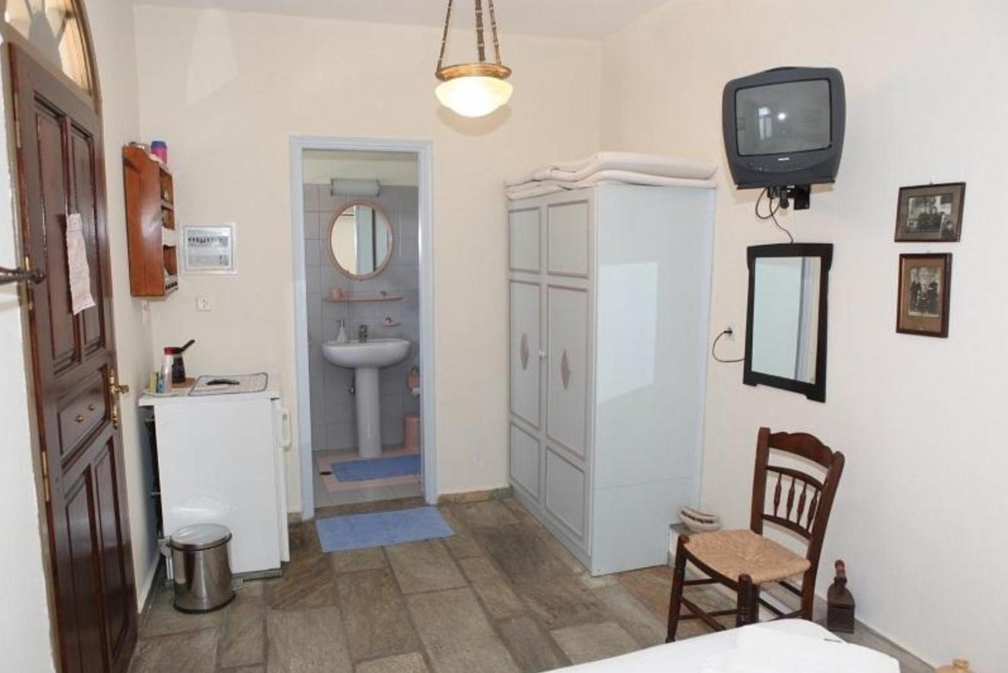 Pleoussa Studio And Apartments Skopelos Town Bagian luar foto