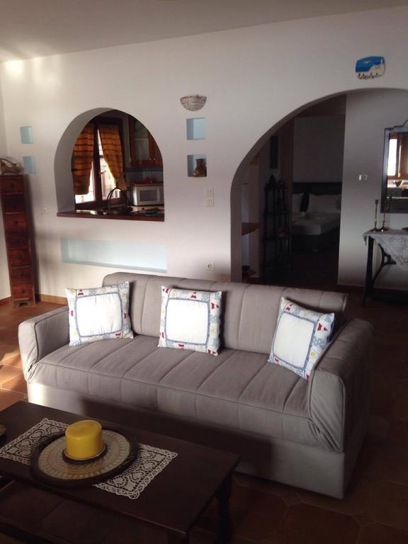 Pleoussa Studio And Apartments Skopelos Town Bagian luar foto