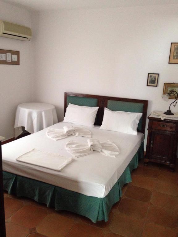 Pleoussa Studio And Apartments Skopelos Town Bagian luar foto