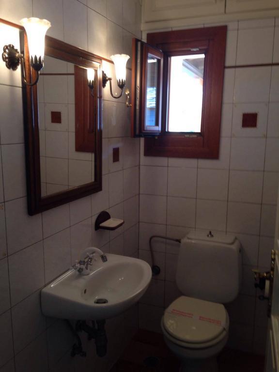 Pleoussa Studio And Apartments Skopelos Town Bagian luar foto