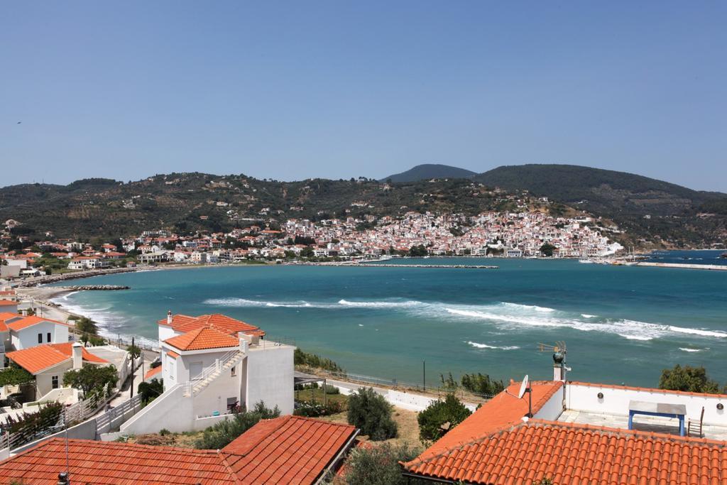 Pleoussa Studio And Apartments Skopelos Town Bagian luar foto