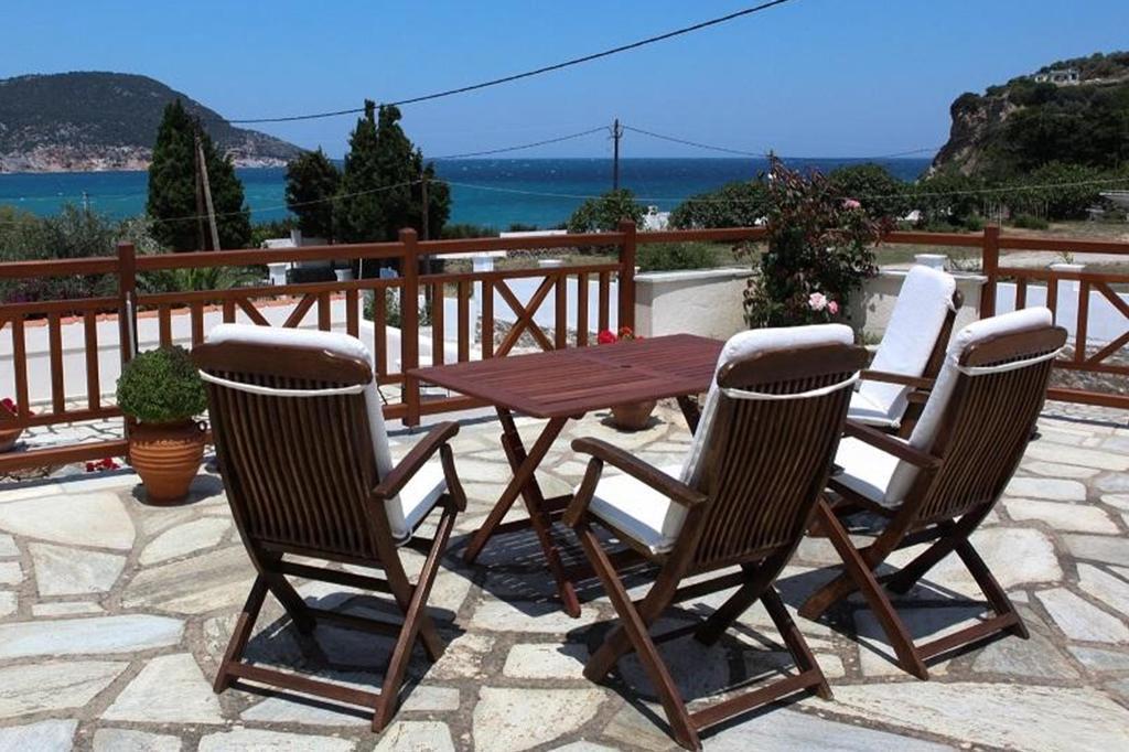 Pleoussa Studio And Apartments Skopelos Town Bagian luar foto