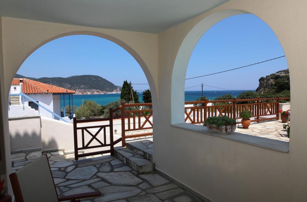 Pleoussa Studio And Apartments Skopelos Town Bagian luar foto