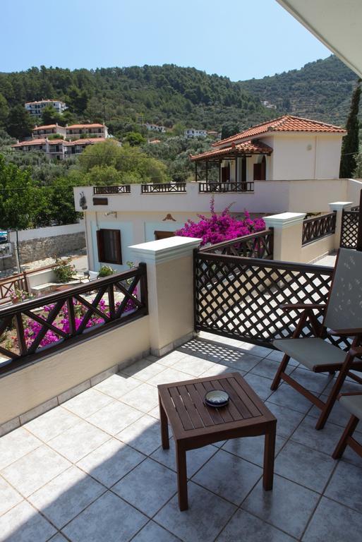 Pleoussa Studio And Apartments Skopelos Town Bagian luar foto