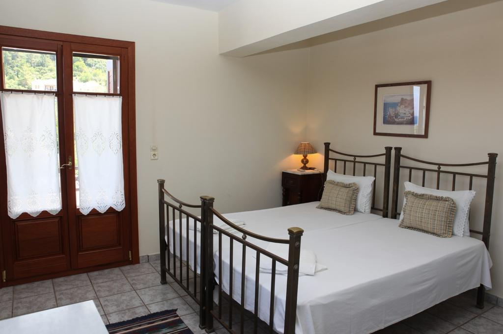 Pleoussa Studio And Apartments Skopelos Town Bagian luar foto