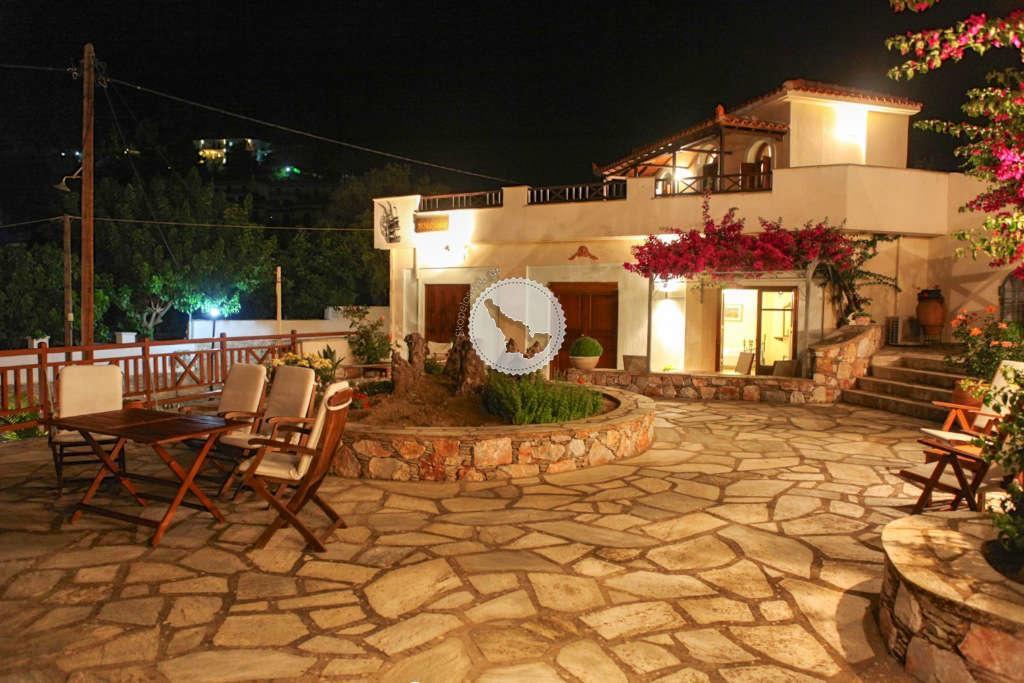 Pleoussa Studio And Apartments Skopelos Town Bagian luar foto