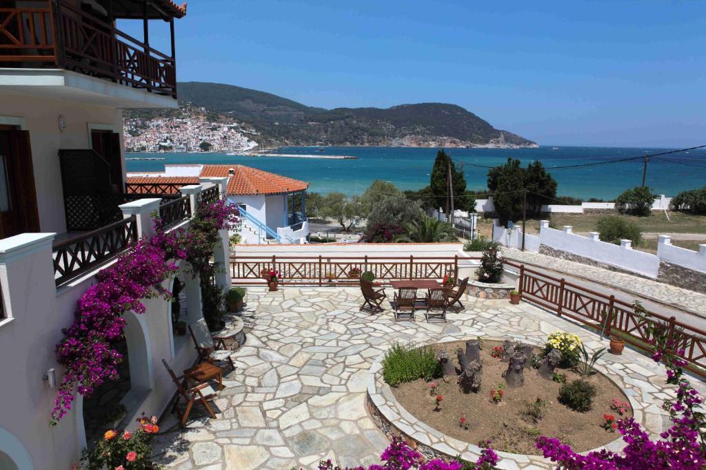 Pleoussa Studio And Apartments Skopelos Town Bagian luar foto