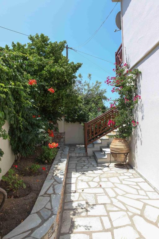 Pleoussa Studio And Apartments Skopelos Town Bagian luar foto