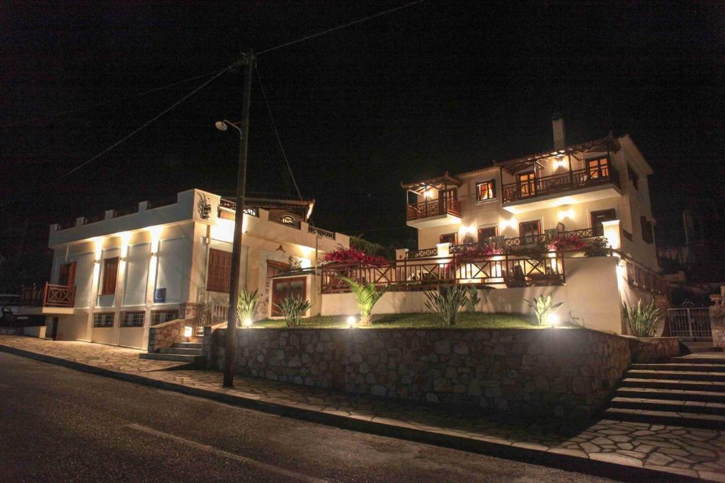 Pleoussa Studio And Apartments Skopelos Town Bagian luar foto