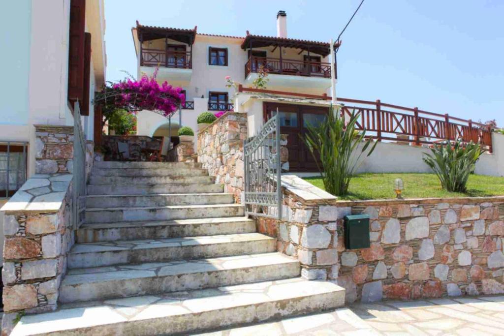 Pleoussa Studio And Apartments Skopelos Town Bagian luar foto