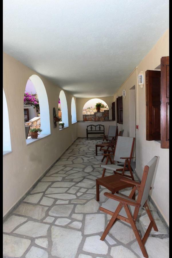 Pleoussa Studio And Apartments Skopelos Town Bagian luar foto